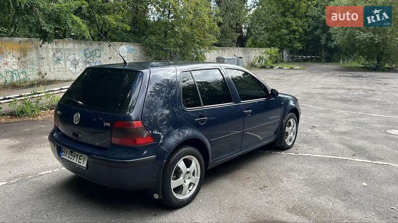 Хэтчбек Volkswagen Golf 2001 в Казатине
