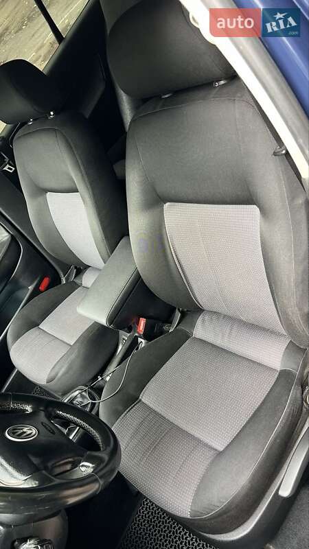 Хэтчбек Volkswagen Golf 2001 в Казатине