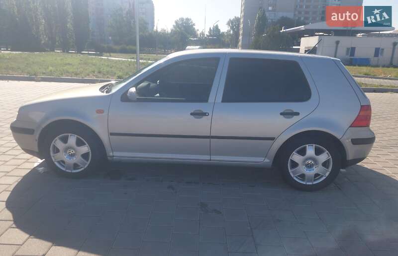 Хэтчбек Volkswagen Golf 1998 в Черкассах