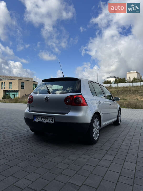 Хетчбек Volkswagen Golf 2005 в Хмельницькому