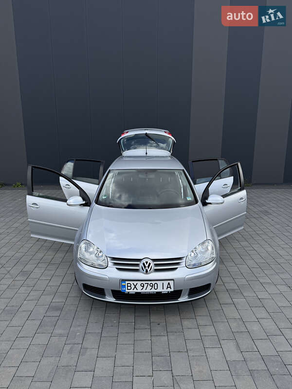 Хетчбек Volkswagen Golf 2005 в Хмельницькому