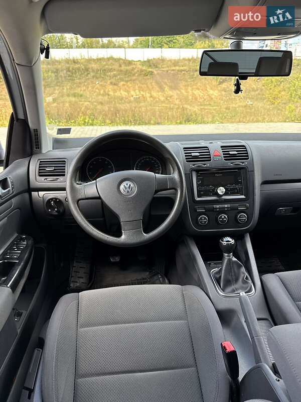 Хетчбек Volkswagen Golf 2005 в Хмельницькому