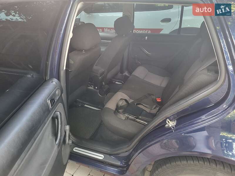 Хетчбек Volkswagen Golf 2000 в Іршаві