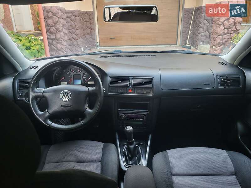 Хетчбек Volkswagen Golf 2000 в Іршаві