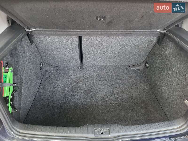 Хетчбек Volkswagen Golf 2000 в Іршаві