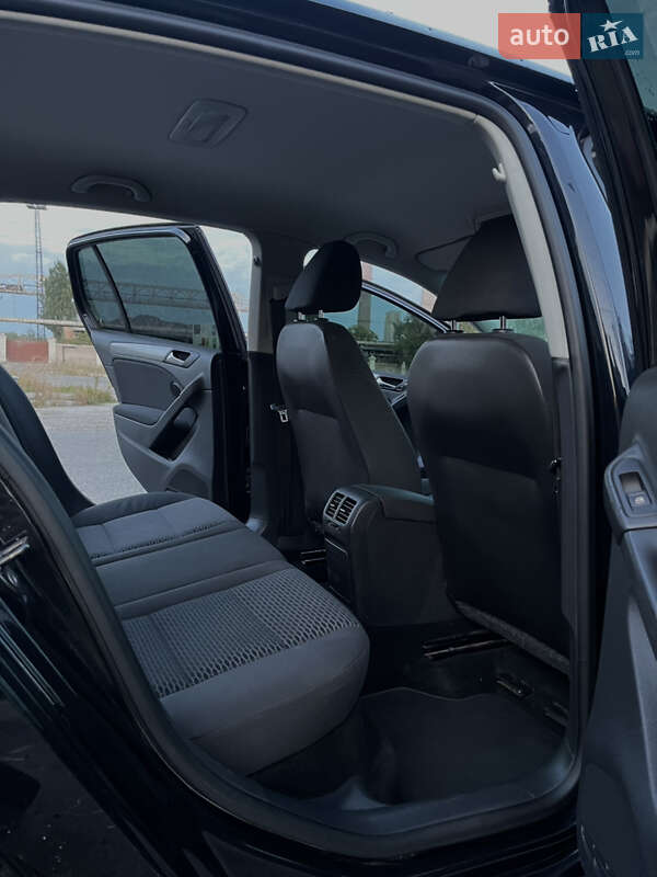 Хетчбек Volkswagen Golf 2011 в Києві