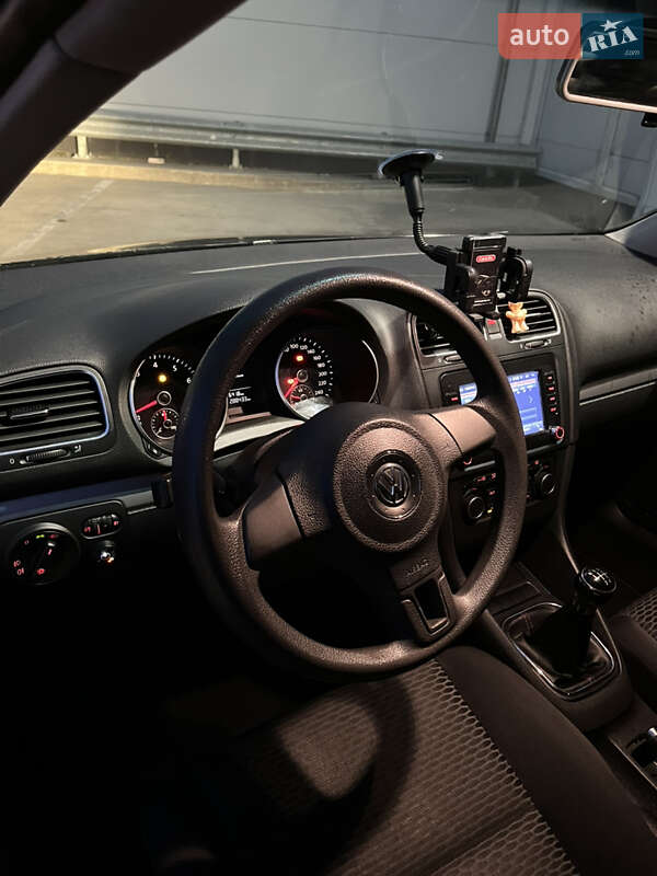 Хетчбек Volkswagen Golf 2011 в Києві