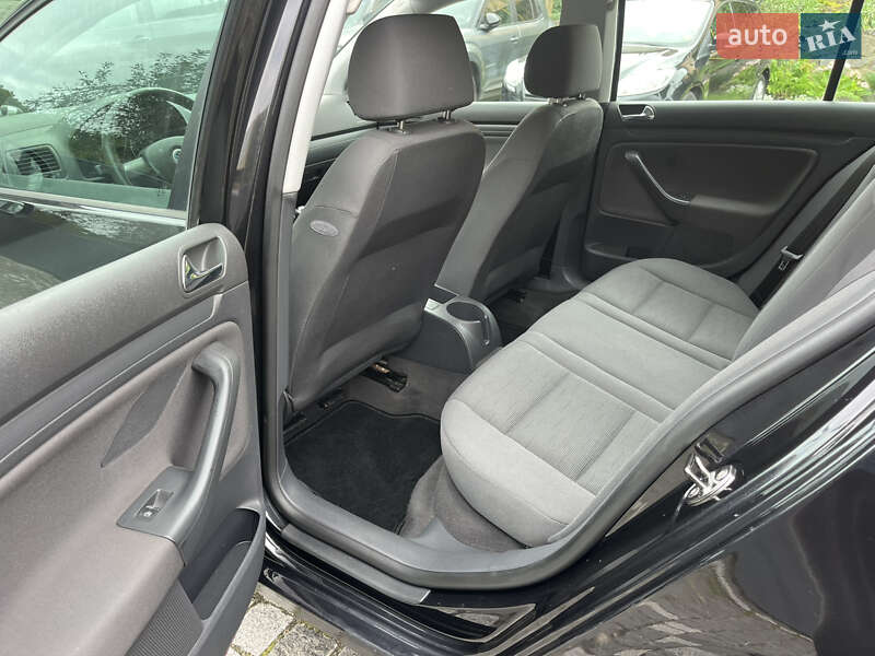 Хэтчбек Volkswagen Golf 2004 в Звягеле фото 24 Хэтчбек Volkswagen Golf 2004 в Звягеле