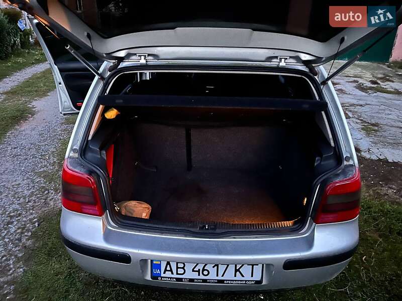 Хэтчбек Volkswagen Golf 2001 в Житомире