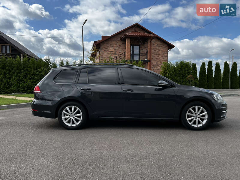 Универсал Volkswagen Golf 2017 в Ровно
