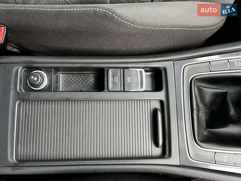 Универсал Volkswagen Golf 2017 в Ровно