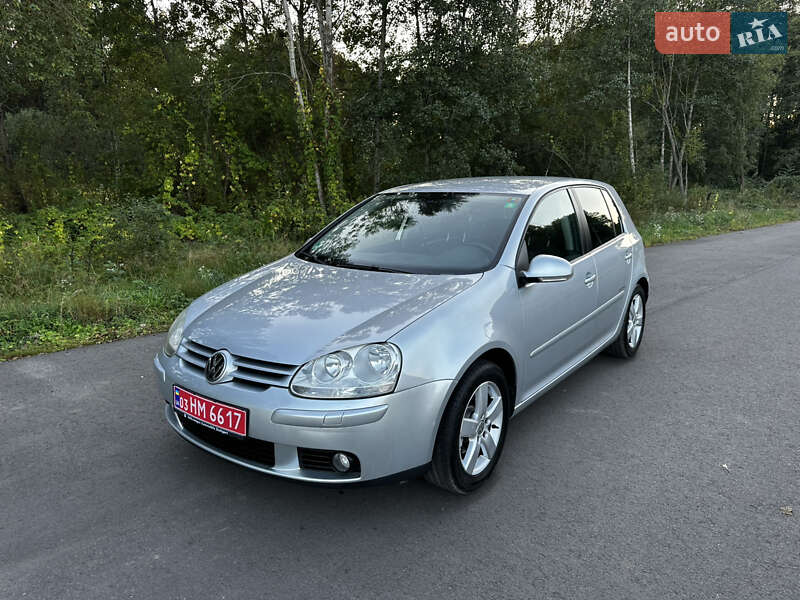 Хетчбек Volkswagen Golf 2008 в 