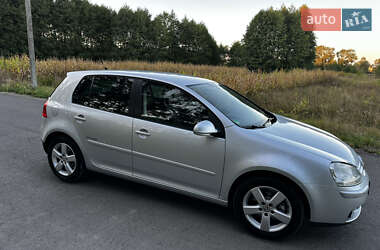 Хетчбек Volkswagen Golf 2008 в 