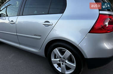 Хетчбек Volkswagen Golf 2008 в 
