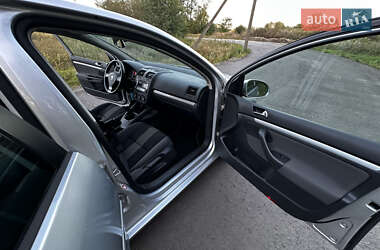 Хетчбек Volkswagen Golf 2008 в 