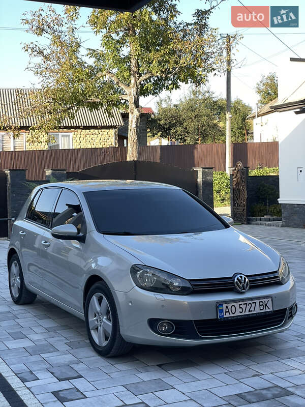 Хэтчбек Volkswagen Golf 2010 в Виноградове