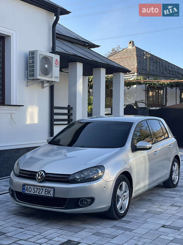 Хэтчбек Volkswagen Golf 2010 в Виноградове