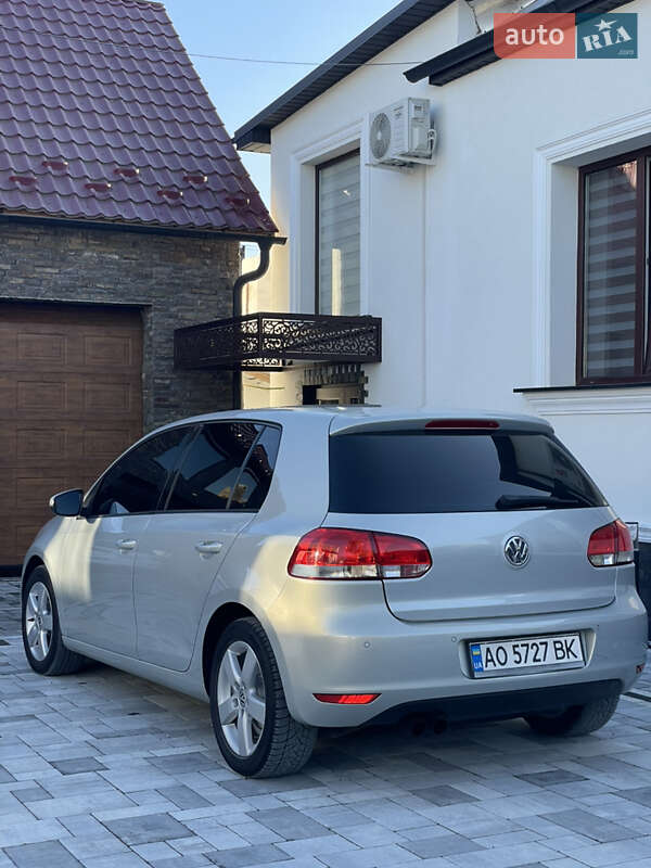 Хэтчбек Volkswagen Golf 2010 в Виноградове