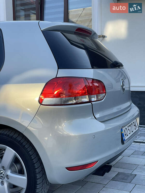 Хэтчбек Volkswagen Golf 2010 в Виноградове