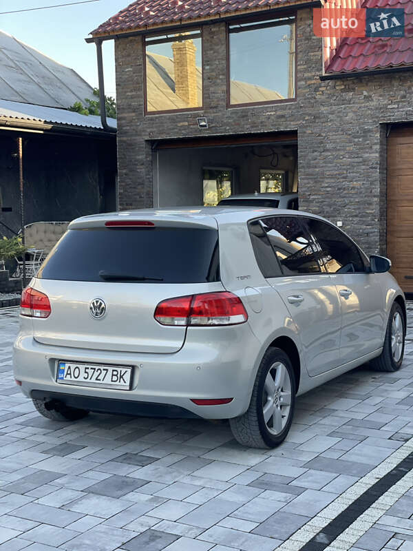 Хэтчбек Volkswagen Golf 2010 в Виноградове