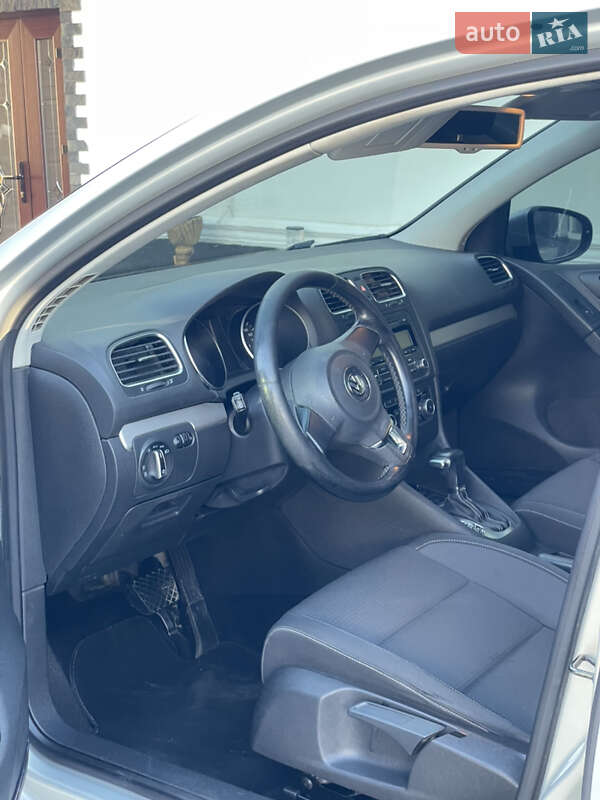 Хэтчбек Volkswagen Golf 2010 в Виноградове