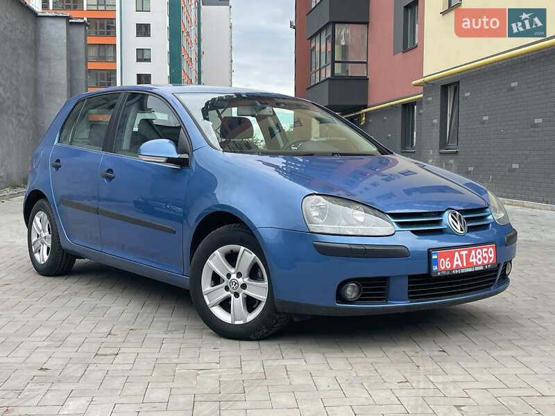Хетчбек Volkswagen Golf 2004 в Житомирі