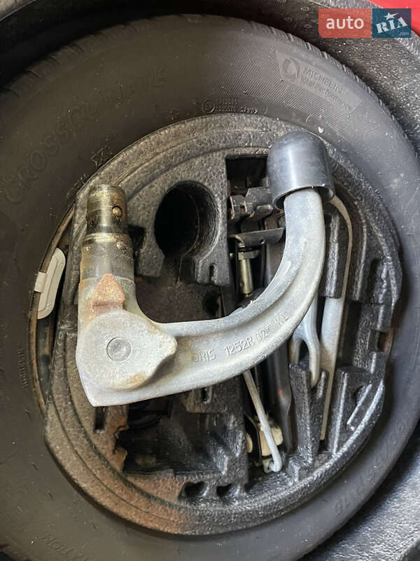 Хетчбек Volkswagen Golf 2004 в Житомирі