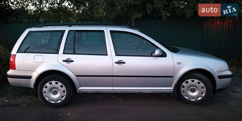 Універсал Volkswagen Golf 2001 в Шепетівці