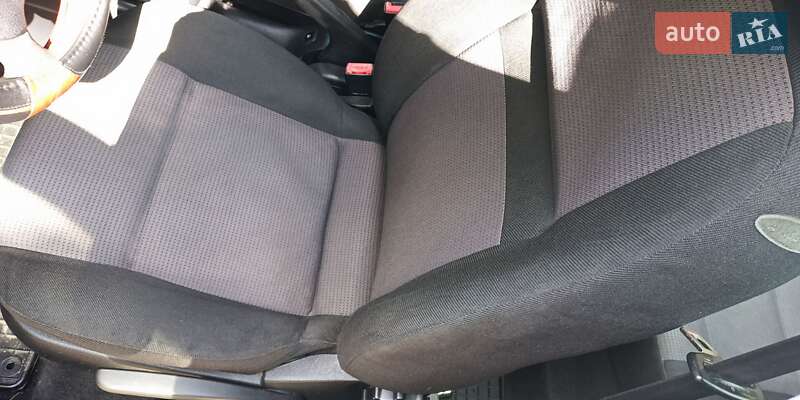 Універсал Volkswagen Golf 2001 в Шепетівці