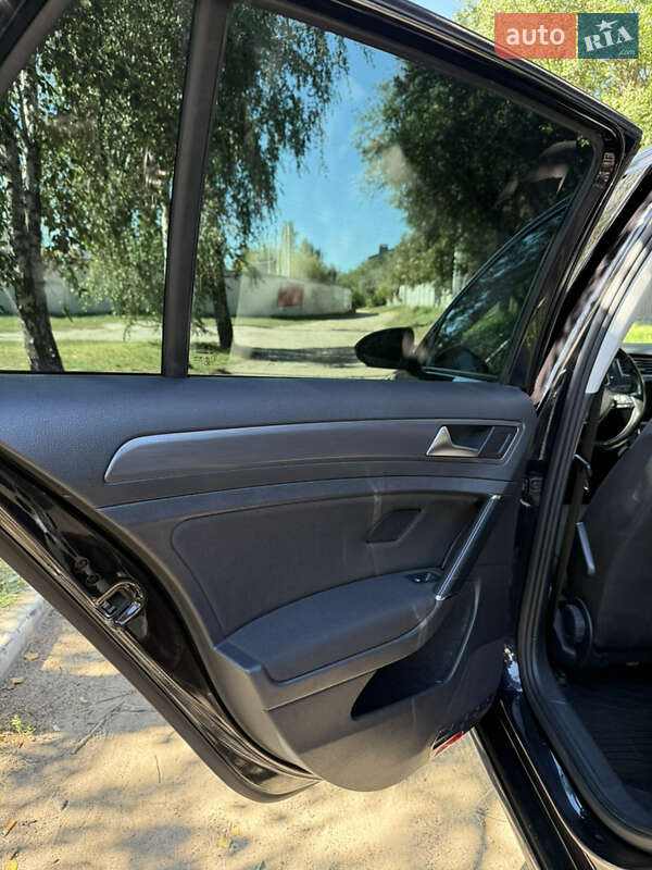 Хэтчбек Volkswagen Golf 2017 в Киеве фото 13 Хэтчбек Volkswagen Golf 2017 в Киеве