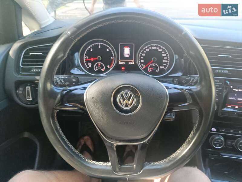 Універсал Volkswagen Golf 2014 в Києві