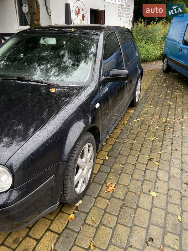 Хэтчбек Volkswagen Golf 2003 в Городке