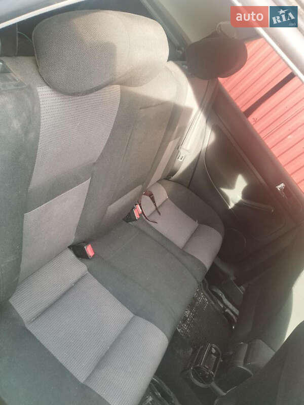 Хетчбек Volkswagen Golf 2000 в Тернополі