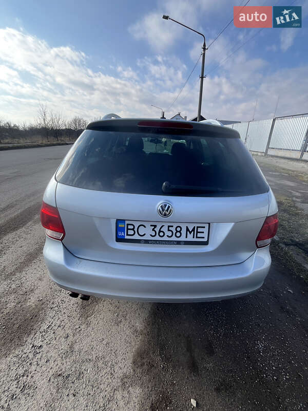 Универсал Volkswagen Golf 2011 в Дрогобыче