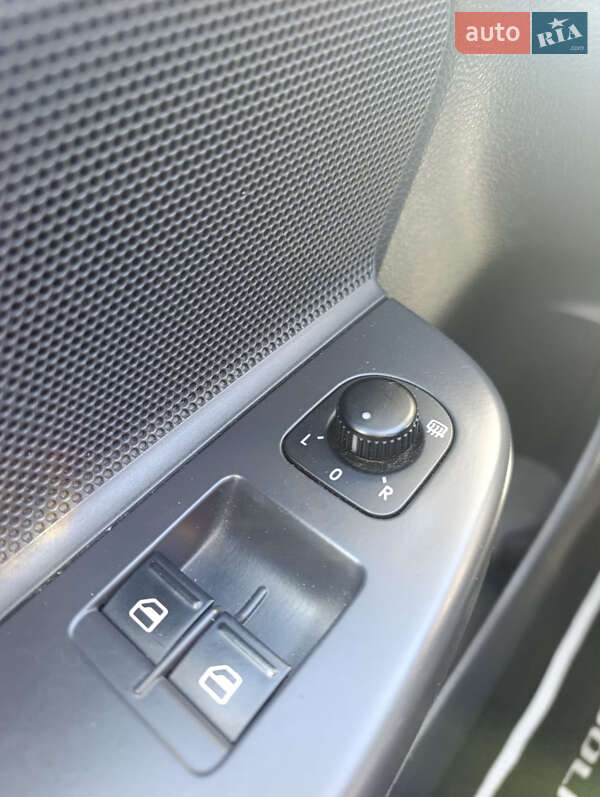 Хетчбек Volkswagen Golf 2009 в Сумах