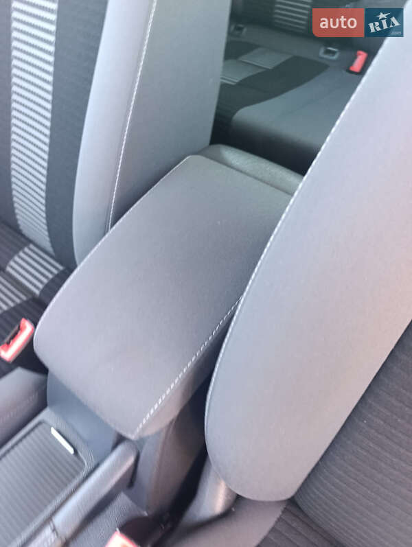 Хетчбек Volkswagen Golf 2009 в Сумах