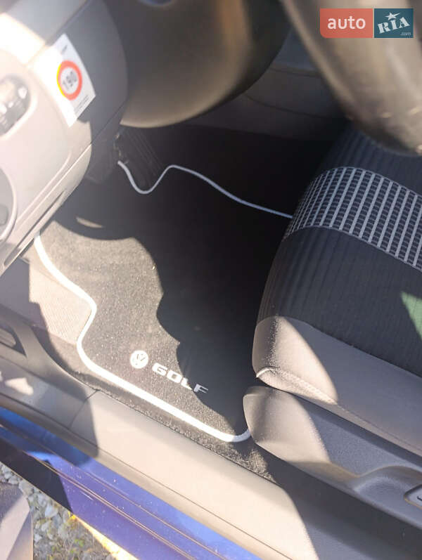 Хетчбек Volkswagen Golf 2009 в Сумах