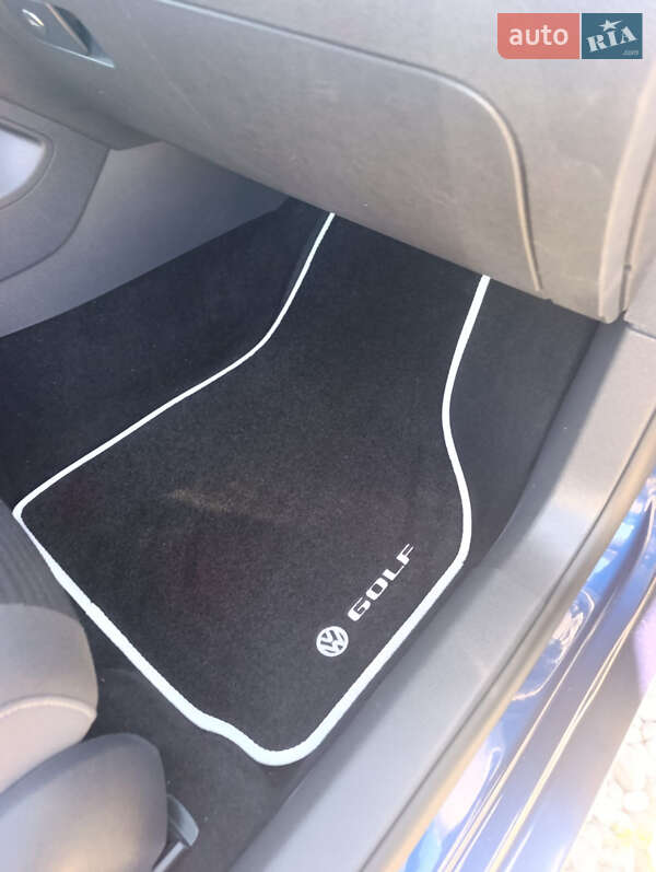 Хетчбек Volkswagen Golf 2009 в Сумах