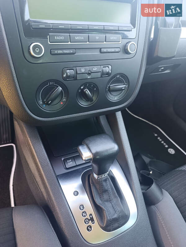 Хетчбек Volkswagen Golf 2009 в Сумах