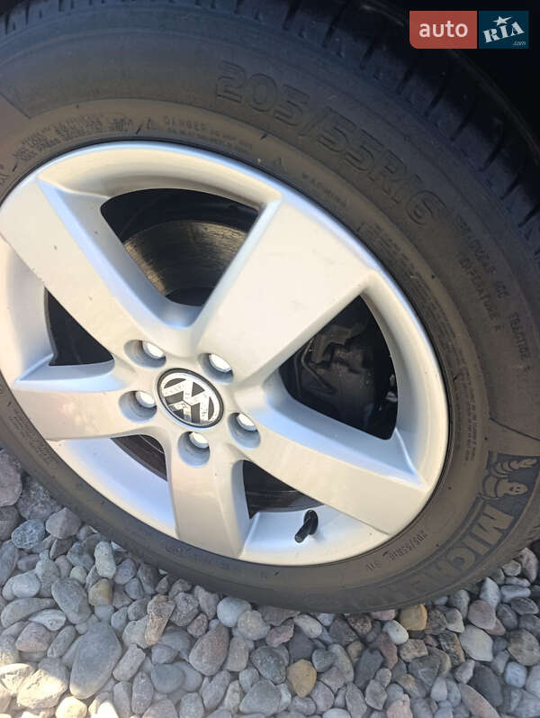 Хетчбек Volkswagen Golf 2009 в Сумах