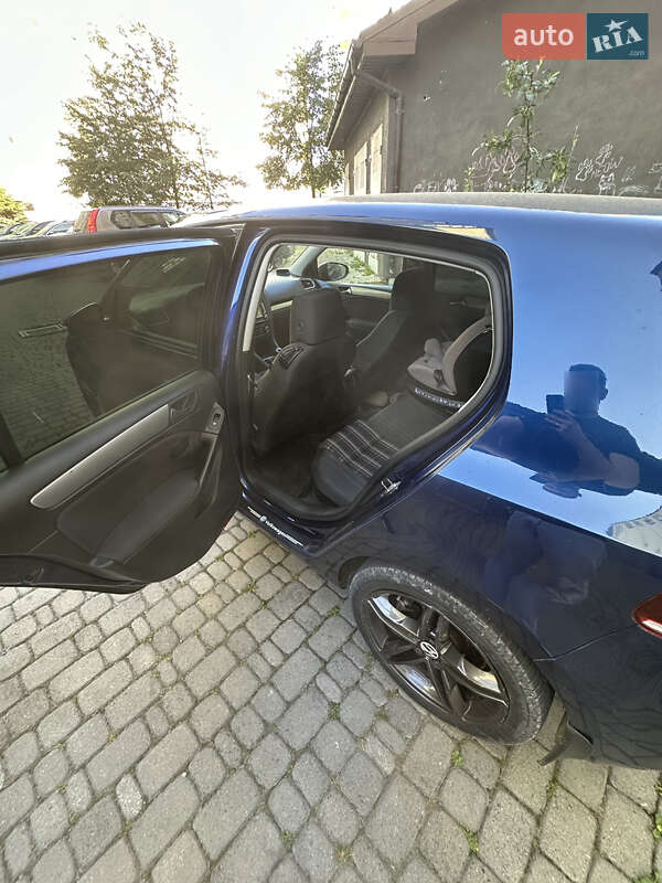 Хетчбек Volkswagen Golf 2011 в Івано-Франківську