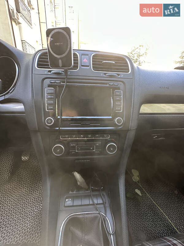 Хетчбек Volkswagen Golf 2011 в Івано-Франківську