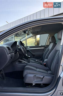 Хэтчбек Volkswagen Golf 2009 в 