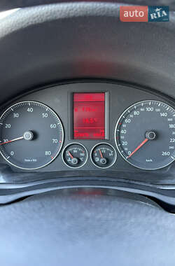Хэтчбек Volkswagen Golf 2009 в 