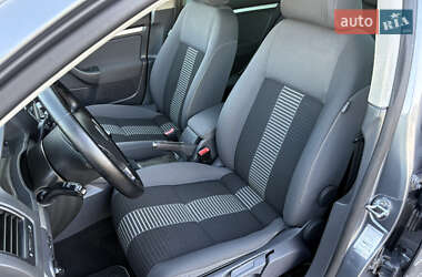Хэтчбек Volkswagen Golf 2009 в 