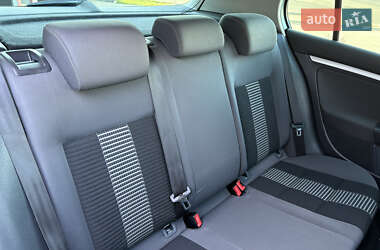Хэтчбек Volkswagen Golf 2009 в 