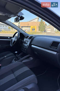 Хэтчбек Volkswagen Golf 2009 в 
