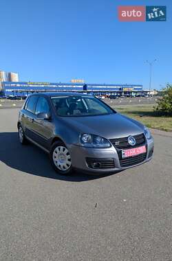Хэтчбек Volkswagen Golf 2008 в Киеве