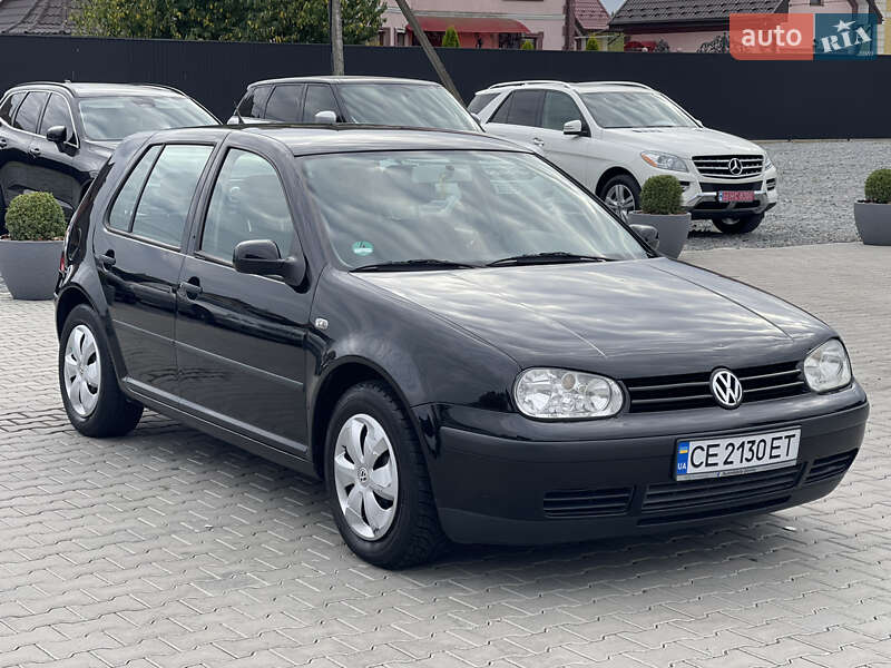 Хетчбек Volkswagen Golf 2001 в Чернівцях
