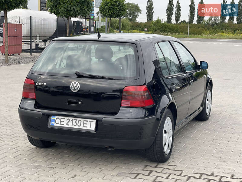 Хетчбек Volkswagen Golf 2001 в Чернівцях